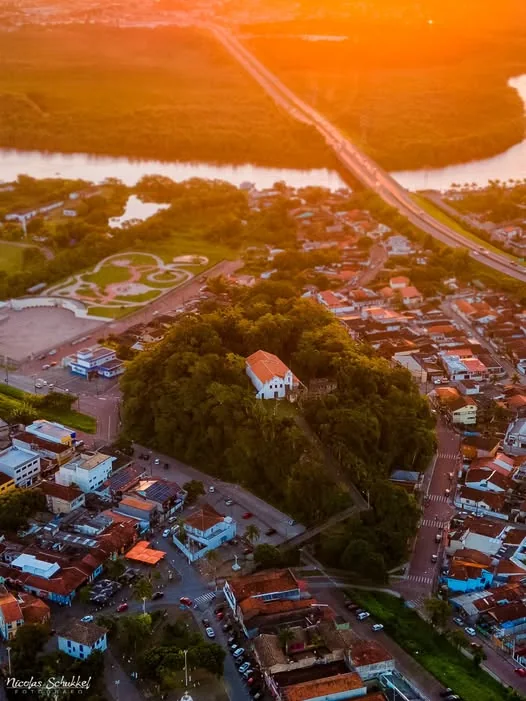 Fotografia aérea de Itanhaém por Nícolas Schukkel