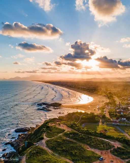Fotografia aérea de Itanhaém por Nícolas Schukkel